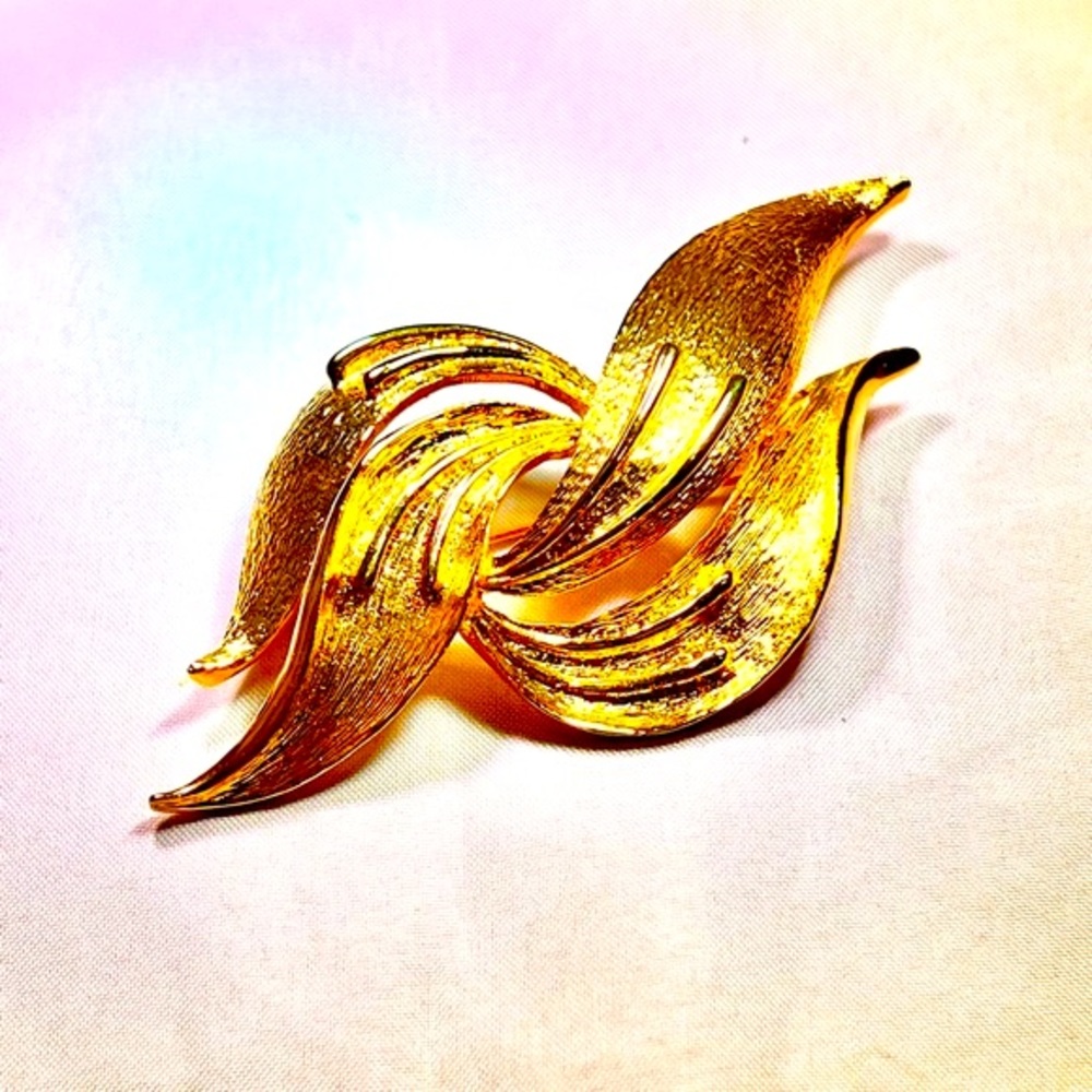 Don-Lin Signed Brooch Brushed Gold Tone Leaves